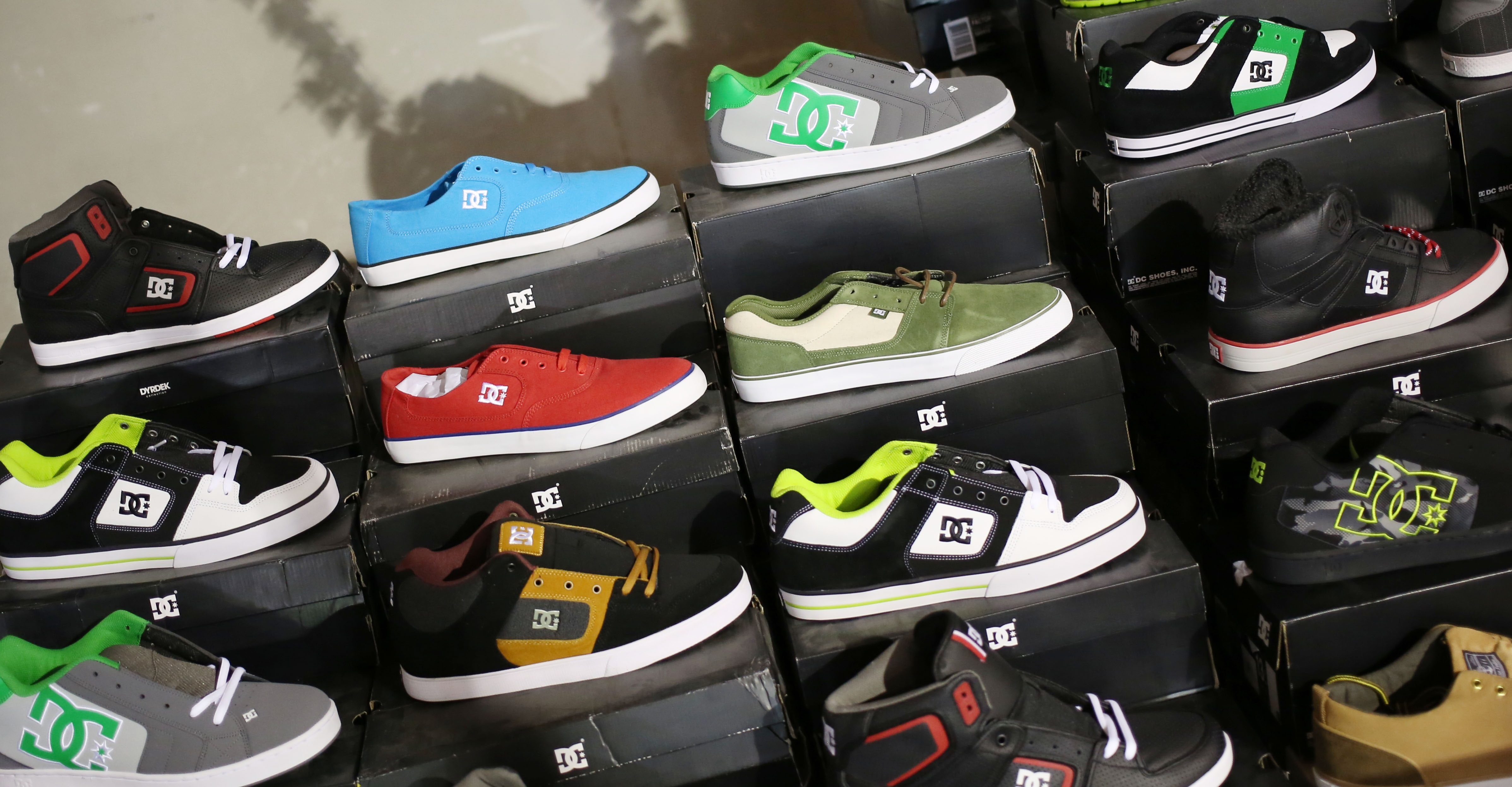 quiksilver roxy dc shoes outlet